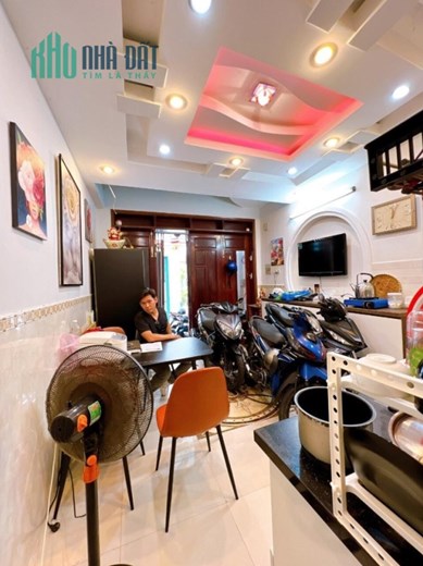 Bán Nhà sát Mặt Tiền Tôn Thất Thuyết -QUẬN 4 - 5 Tầng - 3PN