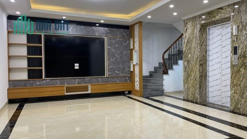 BÁN ĐẤT TẶNG NHÀ MINH KHAI, Ô TÔ VÀO NHÀ, DIỆN TÍCH RỘNG 50M2 GIÁ CHỈ 7.5 TỶ