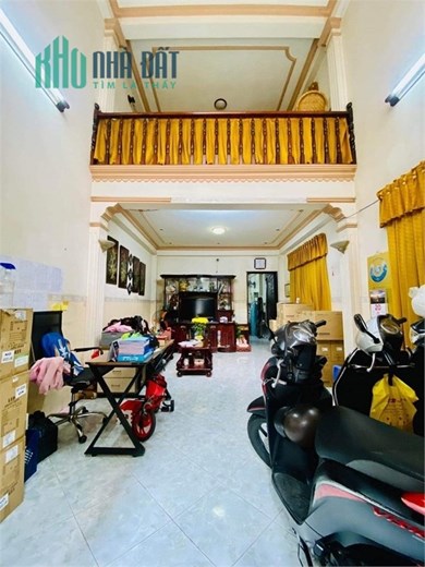 BÁN NHÀ CMT8 Q 3 NGANG 4 M DÀI 18 M ĐỐI DIỆN CHỢ HÒA HƯNG 3 TẦNG