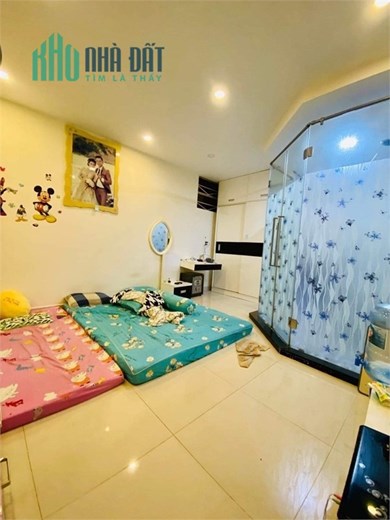 BÁN NHÀ CMT8 Q 3 NGANG 4 M DÀI 18 M ĐỐI DIỆN CHỢ HÒA HƯNG 3 TẦNG