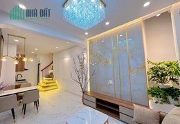 Nhà mặt phố Tô Hiến Thành Đà Nẵng. Diện tích 77m, 4 tầng. Giá 8.2 tỷ.