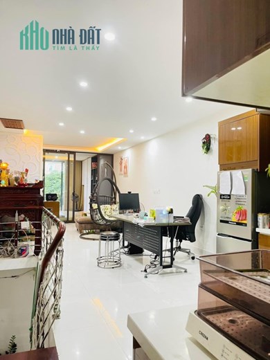 Bán nhà mặt phố quận Cầu Giấy - Nhà dân xây mới - 75m2 5 tầng thang máy - 21 tỷ