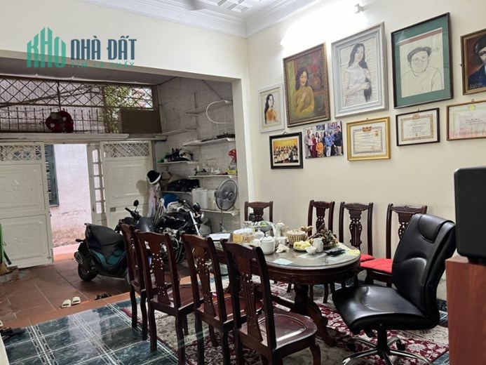 Bán nhà Phương Liên Hồ Ba Mẫu 80m 4 tầng 4 ngủ ngõ nông ở yên tĩnh nhỉnh 6 tỷ lh 0975124520