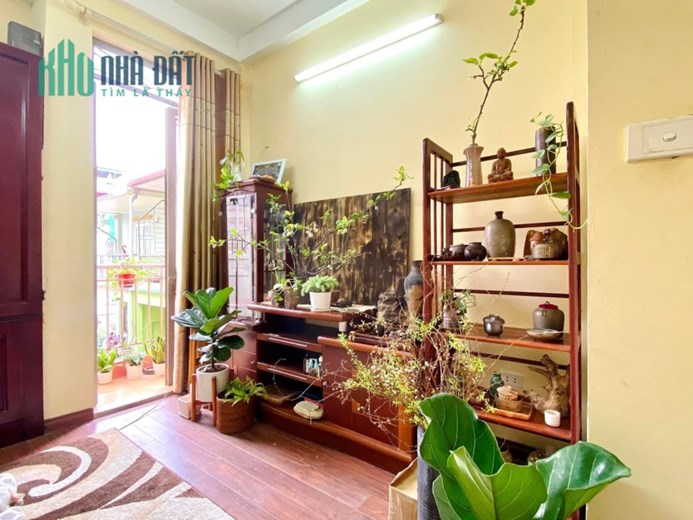 HOÀNG HOA THÁM NHÀ ĐẸP SẴN Ở SỔ VUÔNG THOÁNG SÁNG 40M 3TY3