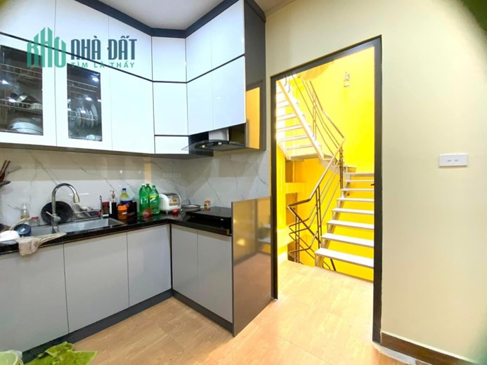 HOÀNG HOA THÁM NHÀ ĐẸP SẴN Ở SỔ VUÔNG THOÁNG SÁNG 40M 3TY3