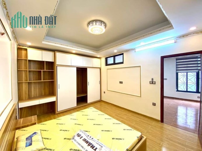 Bán nhà 169m2 phố Âu Cơ, Tây Hồ Gara Container tránh Thang máy 24 phòng ngủ Dòng tiền 1.5 tỷ/năm