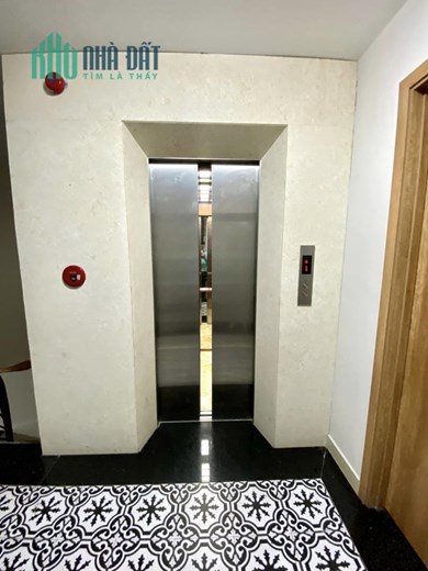 Bán tòa nhà 168m2 phố Âu Cơ, Tây Hồ Gara 2 Container tránh Thang máy XỊN 24 căn hộ Dòng tiền 1.5