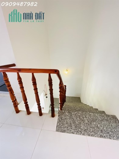 Nhà 1 Lầu SHR HẠ GIÁ 150 Triệu , bán GaapsTrong tuần Quốc Lộ 50 Bình chánh giá 1 tỷ 020 tr