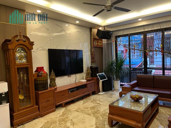 Bán căn nhà 59m2 phố Nghi Tàm, Tây Hồ Dân xây 5 phòng 10m 2 Ô tô tránh 4.9 Tỷ