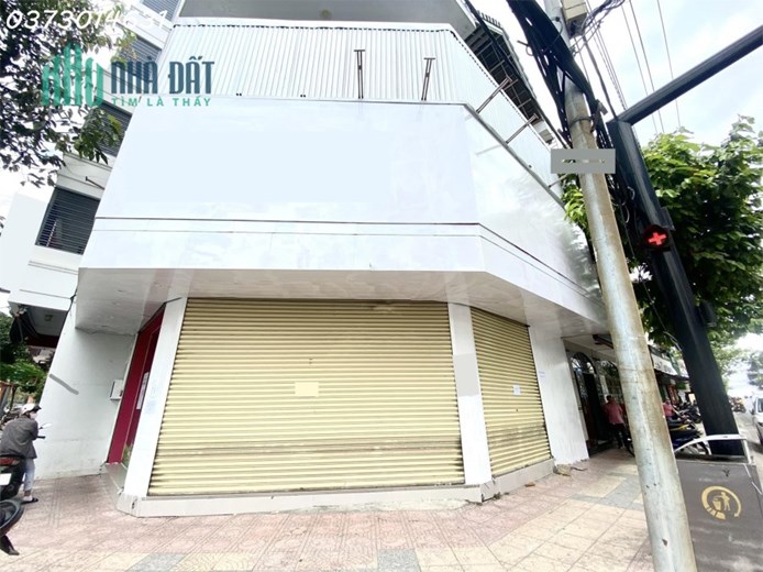 CHO THUÊ NHÀ LÔ GÓC ĐẸP MẶT TIỀN ĐƯỜNG LỚN TTTP GIÁ 60 TRIỆU/THÁNG NHA TRANG