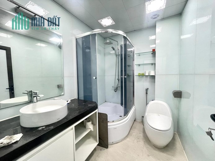 BÁN NHÀ PHỐ NGUYỄN VĂN CỪ   50M  6 TẦNG 7TỶ3, GARA Ô TÔ, THANG MÁY.