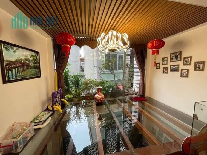 BÁN NHÀ NGÕ 640  NGUYỄN VĂN CỪ  DT60M 6TẦNG 7TỶ8 ,Ô TÔ ĐỖ CỬA.FULL NỘI THẤT TIỀN TỶ.
