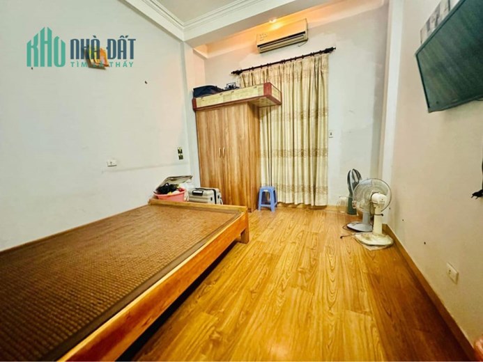 Bán nhà LÊ VĂN HIẾN, BẮC TỪ LIÊM gần HỌC VIỆN TÀI CHÍNH. 4 tầng, 46.5 m giá 4 tỷ. SỔ ĐỎ CHÍNH CHỦ.