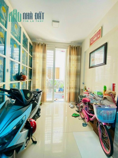 NHÀ VÕ DUY NINH BÌNH THẠNH 36m 3 tang 3,9 tỷ .xe hơi đỗ gần nhà