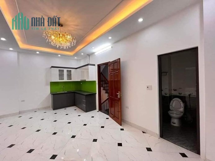 Rất Cần tiền Bán Gấp Nhà Mới Xây, Căn Góc 2 Mặt Thoáng Thang Máy chạy Vù Vù