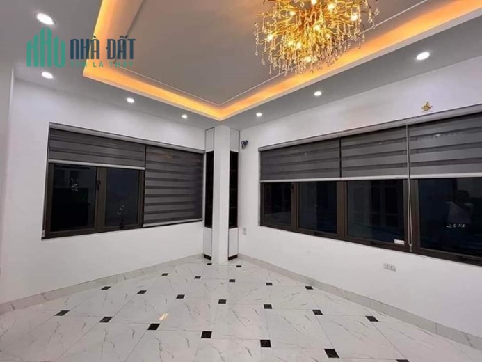 Rất Cần tiền Bán Gấp Nhà Mới Xây, Căn Góc 2 Mặt Thoáng Thang Máy chạy Vù Vù