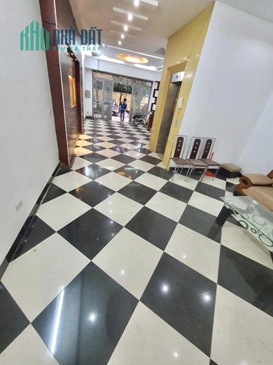 Cho thuê nhà phố Nguyễn Khánh Toàn , 66m2 x 5 tầng,ô tô, thang máy, giá 42tr