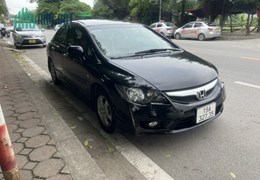 Cần bán xe Honda Civic 2.0 bản đủ của sổ nóc số tự động sản xuất 2010 tên cá nhân chạy 9 vạn còn