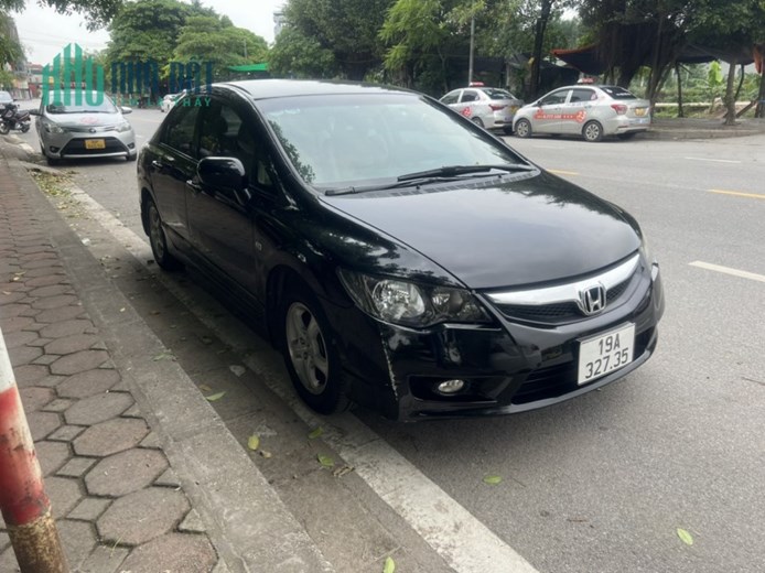 Cần bán xe Honda Civic 2.0 bản đủ của sổ nóc số tự động sản xuất 2010 tên cá nhân chạy 9 vạn còn