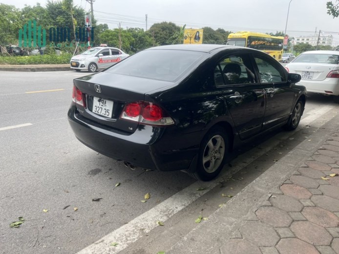Cần bán xe Honda Civic 2.0 bản đủ của sổ nóc số tự động sản xuất 2010 tên cá nhân chạy 9 vạn còn
