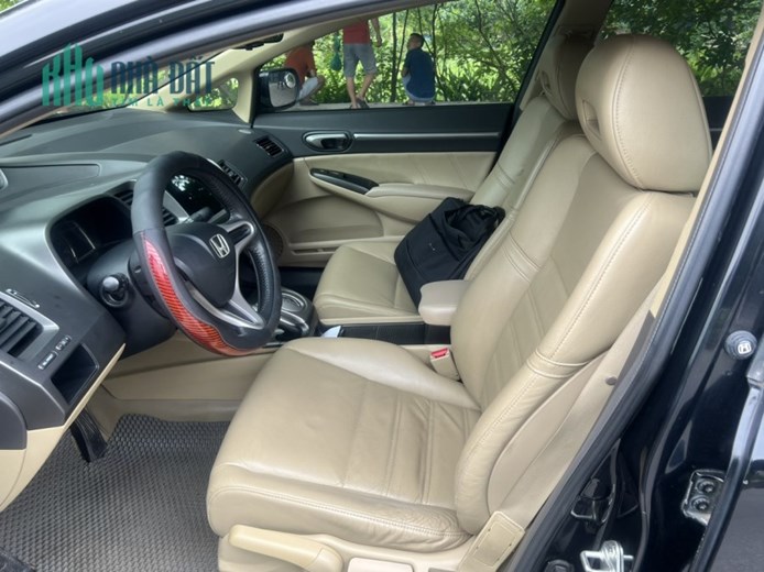 Cần bán xe Honda Civic 2.0 bản đủ của sổ nóc số tự động sản xuất 2010 tên cá nhân chạy 9 vạn còn