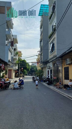 Nhà Nguyễn Sơn, Long Biên, trước nhà rộng thoáng, ô tô tránh đỗ, khu dân trí, 41m, 4 tỷ 6