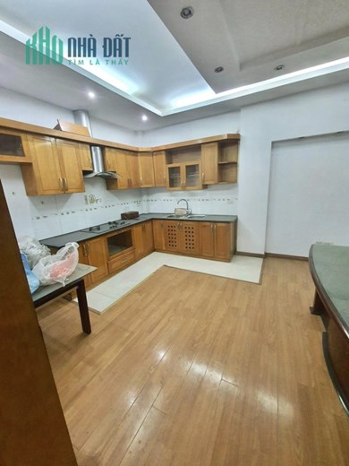Cho thuê nhà phố Nguyễn Khánh Toàn , 65m2 x 5 tầng,ô tô, thang máy, giá 42tr