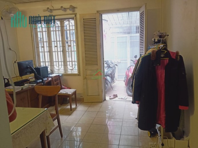 Bán nhà Nguyễn Khánh Toàn, Cầu Giấy. 90m2; C4; giá 11 tỷ. Phương