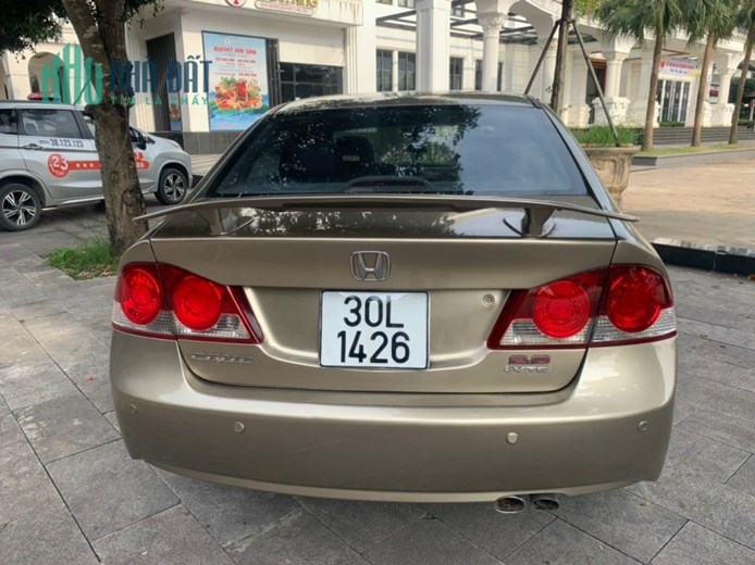 Cần bán xe CiVic AT Đời 2008 bản 2.0 bản đủ cửa sổ chời 1 chủ từ mới xe chạy 12 vạn chuẩn tình