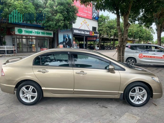 Cần bán xe CiVic AT Đời 2008 bản 2.0 bản đủ cửa sổ chời 1 chủ từ mới xe chạy 12 vạn chuẩn tình