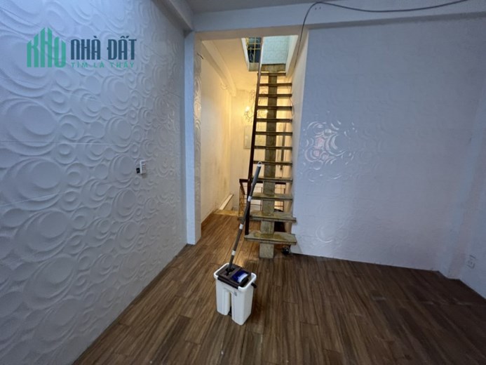 Chỉ 5.5 tỷ có nhà 2 MT Lạc Long Quân giao Ông Ích Khiêm, P.5, Quận 11