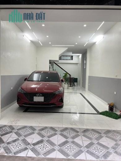 Bán Nhà Phố Trần Quốc Hoàn 50m2 * 5 tầng , 5 phòng ngủ , phân lô ô tô , Kinh doanh mà giá chỉ hơn