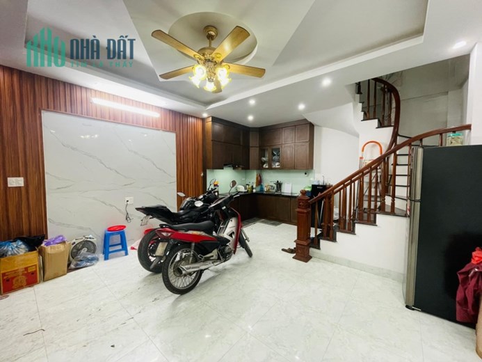 Bán nhà ngõ 211 Khương Trung, Thanh Xuân 34m2, 5T, ngõ 3 gác ,trước nhà SH quay đầu vài phút ra hồ