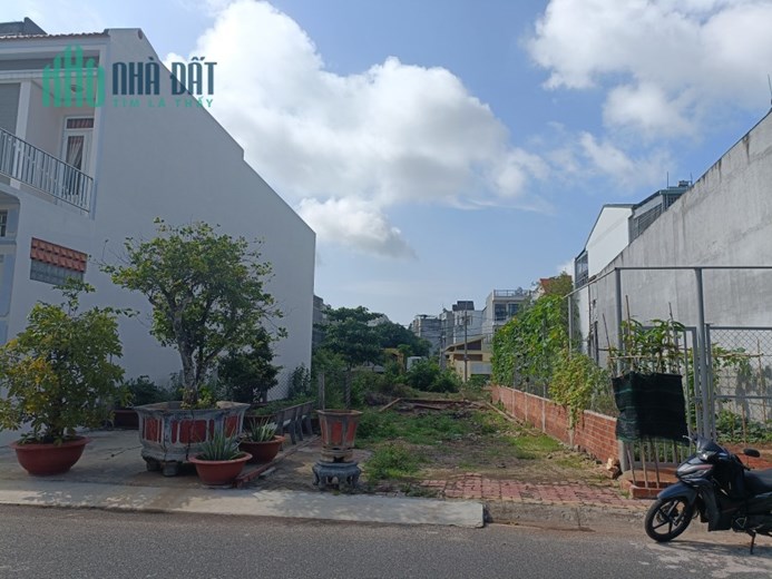 HÓT Bán Rẻ Lô Đất Đường 30/4 DT: 110m2 ngang 5m2 Thổ Cư 100% giá 5,5 tỷ còn 4,9ty cần bán gấp