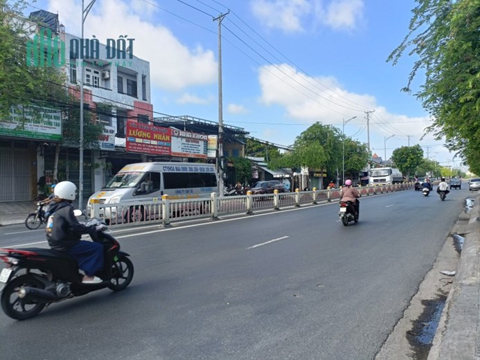 HÓT Bán Rẻ Lô Đất Đường 30/4 DT: 110m2 ngang 5m2 Thổ Cư 100% giá 5,5 tỷ còn 4,9ty cần bán gấp