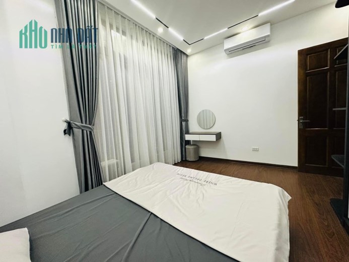 Cực Hiếm! Bán nhà Mặt phố Duy Tân - Cầu Giấy- DT 60m - 7 Tầng - MT 5m - Thang Máy - Vỉa hè