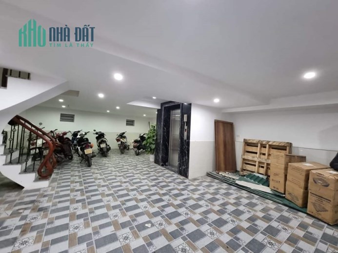 Mặt Phố Lê Đức Thọ: 115m, Mt 6 m, 8 tầng + hầm, vỉa hè 8m, thông sàn. 50 tỷ
