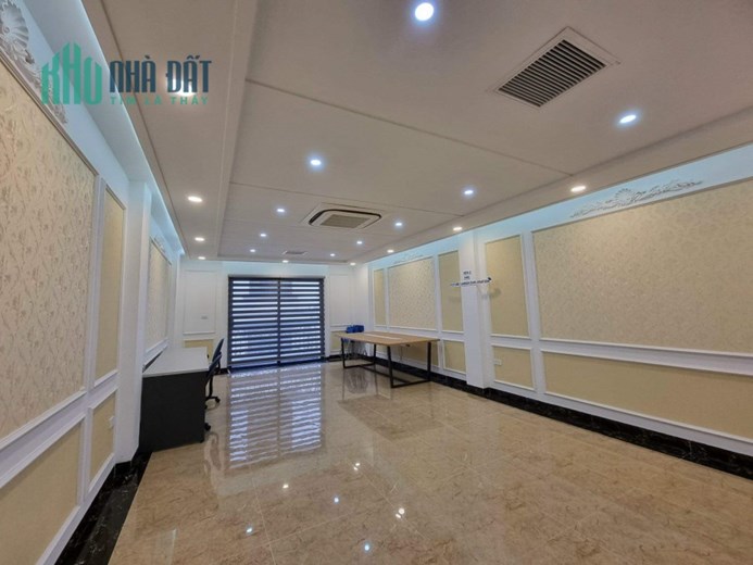 Mặt Phố Lê Đức Thọ: 115m, Mt 6 m, 8 tầng + hầm, vỉa hè 8m, thông sàn. 50 tỷ