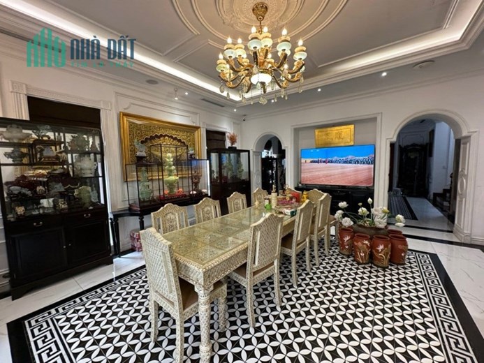 BÁN BIỆT THỰ HỒ HOÀNG CẦU, 180M2, MT9, THANG MÁY, SANG TRỌNG, TẶNG FULL NỘI THẤT