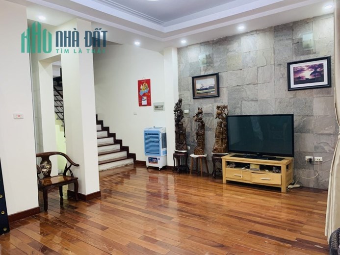NGÕ THÔNG 1 NHÀ RA PHỐ Nguyễn Lương Bằng, Đống Đa, 40m2 x 5 Tầng, 5,7 TỶ LH 0966037496