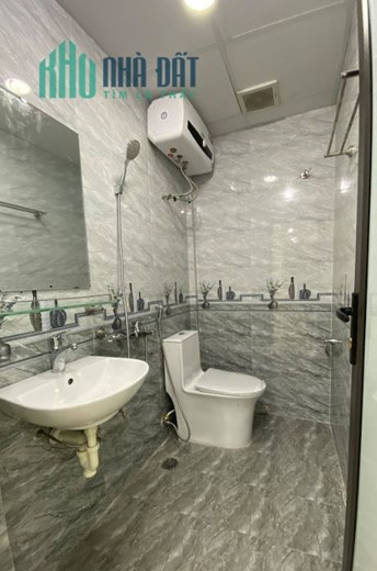 Cho thuê sàn Văn Phòng đẹp thoáng ô tô đỗ tại 232 Yên Hòa - Cầu Giấy