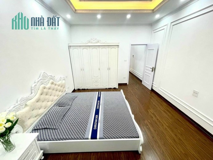 Bán nhà phố Đỗ Quang, Cầu Giấy 56m, 4 tầng, mt 4.5m. Giá: 14.6 tỷ