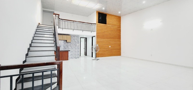 NHÀ GÁC ĐÚC MỚI KENG VÀO Ở NGAY- DT 120M2, OTÔ ĐỖ CỬA – SAU ĐHSP – CHỈ 1.85 TỶ