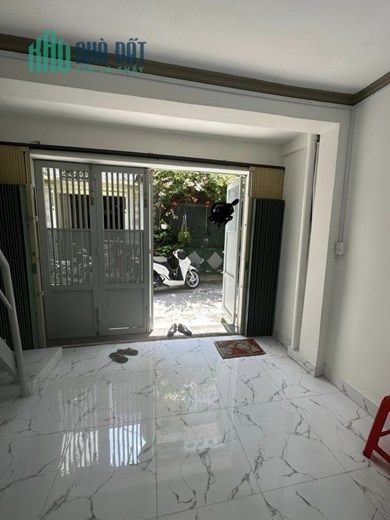 Bán nhà Tân Bình, chỉ 3.2 tỷ HXH Lạc Long Quân, 24m2 ngang 3.7m.