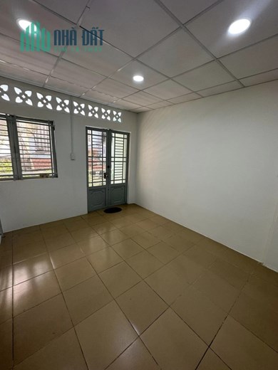 Bán nhà Tân Bình, chỉ 3.2 tỷ HXH Lạc Long Quân, 24m2 ngang 3.7m.