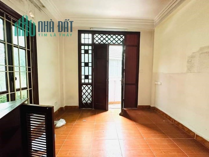 Bán Nhà Phố Lạc Long Quân CẦU GIẤY 50m2 x 4 tầng , căn góc , kinh doanh , giá chỉ 9,X TỶ