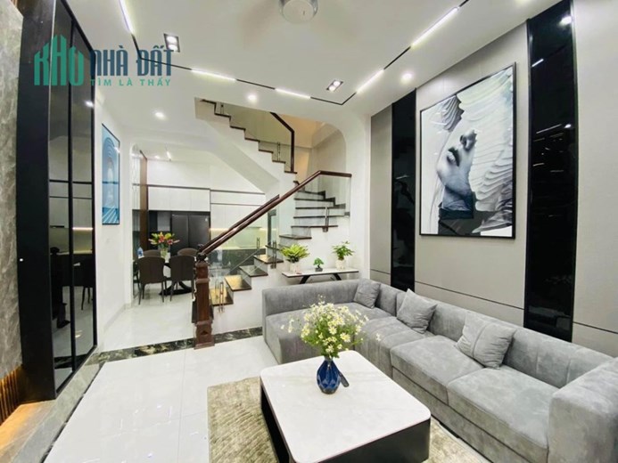 Bán nhà Hoàng Cầu, 43m2 giá 4,7 tỷ đẹp ở luôn