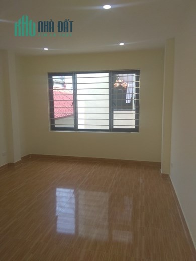 Bán nhà phân lô phố Trần Cung dt 35 m2 x 5 t mới tinh ô tô cách nhà 30 m giá 3,9 tỷ.