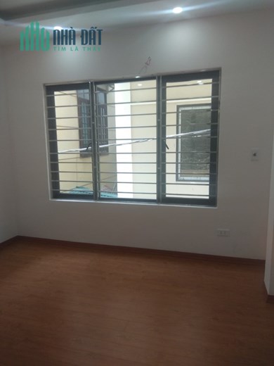 Bán nhà phân lô phố Trần Cung dt 35 m2 x 5 t mới tinh ô tô cách nhà 30 m giá 3,9 tỷ.
