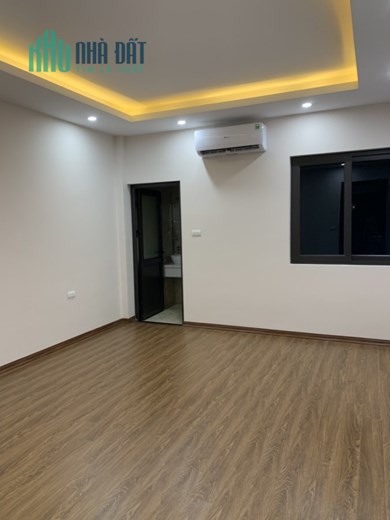 Bán nhà phân lô phố Trần Cung dt 35 m2 x 5 t mới tinh ô tô cách nhà 30 m giá 3,9 tỷ.